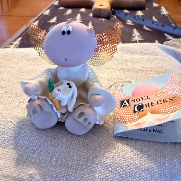 Adorable Angel Cheeks Figurines with Gold Wings - Picture 2 of 12